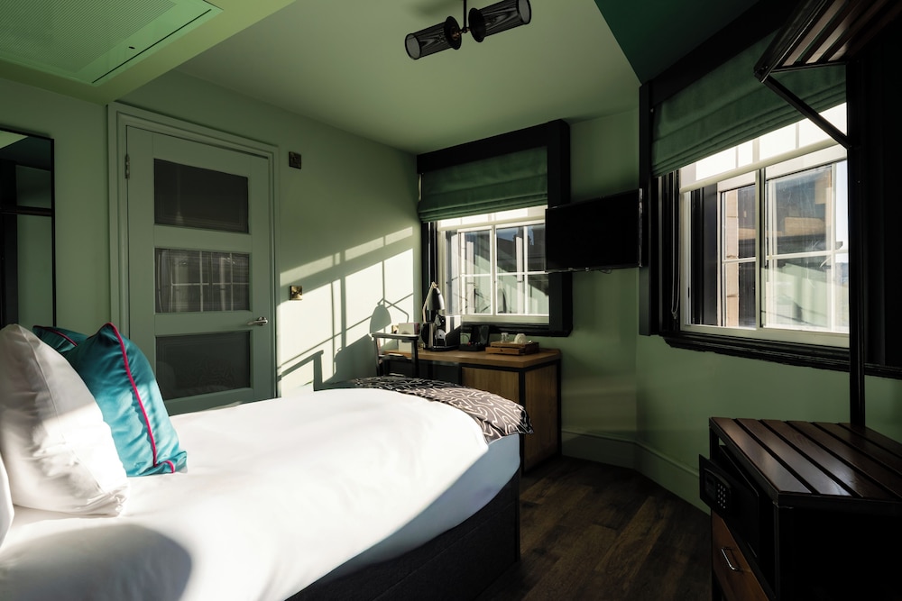 The Wellington Hotel, Waterloo 19/50