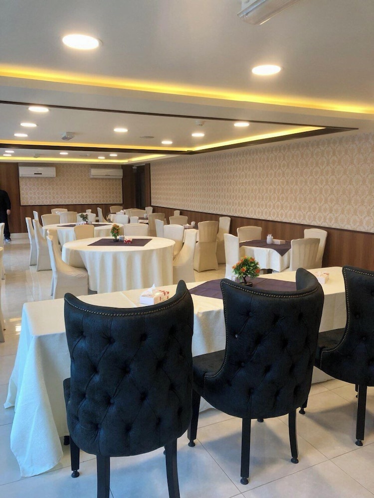 Ream Hotel 36/50