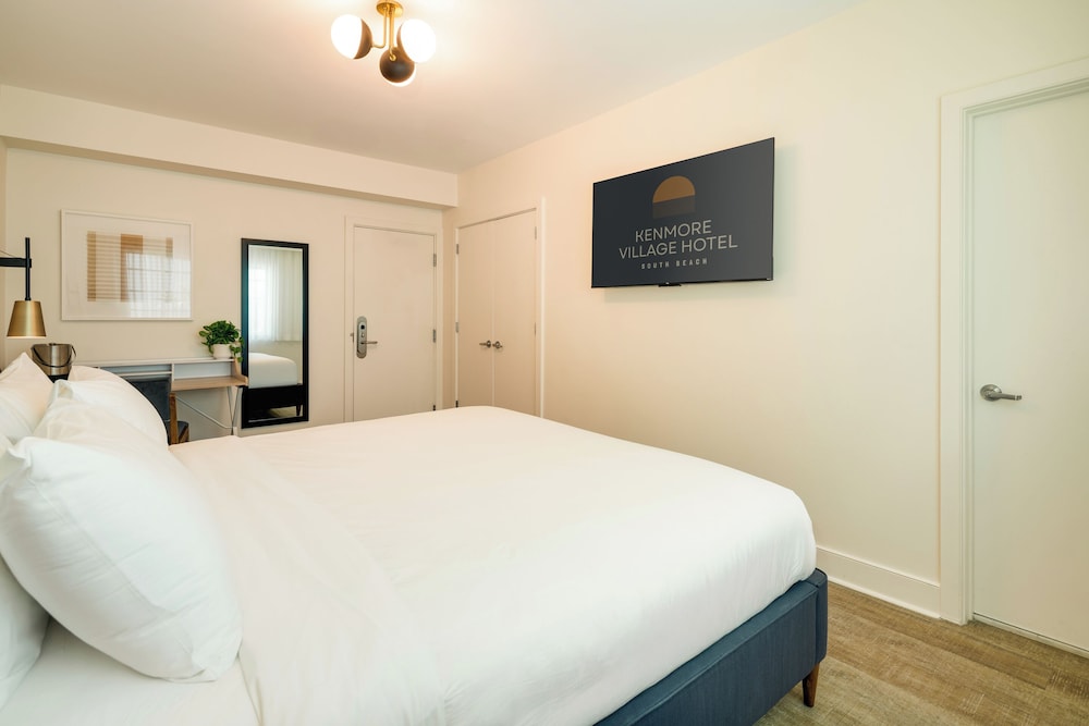 ROOM, KING BED
