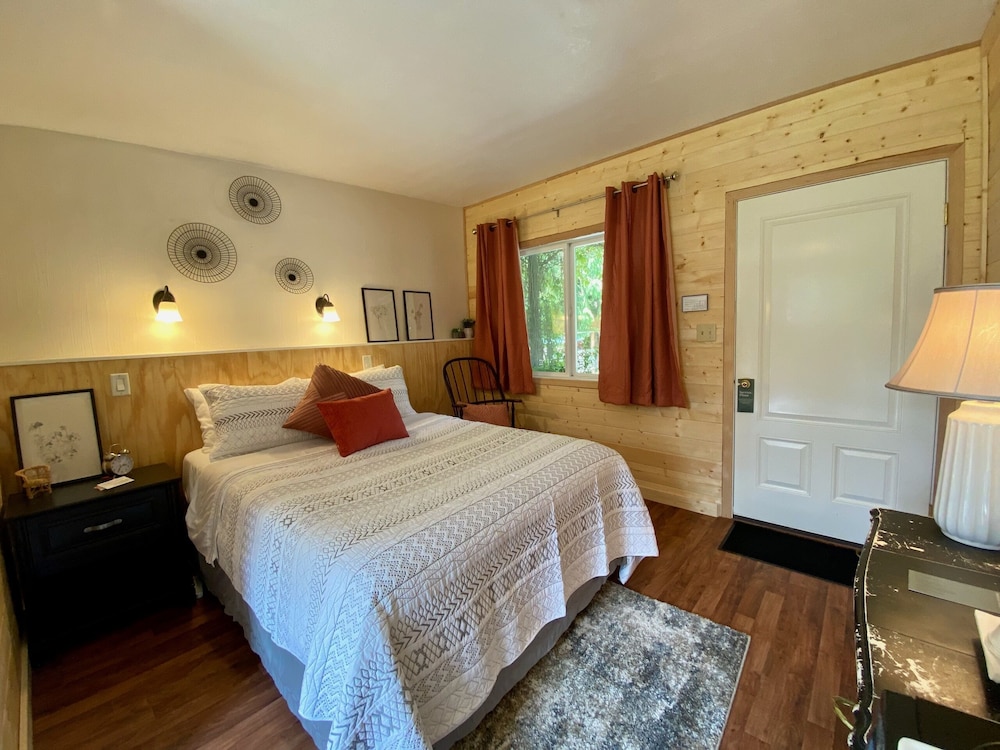Emerald Valley Inn 15/74