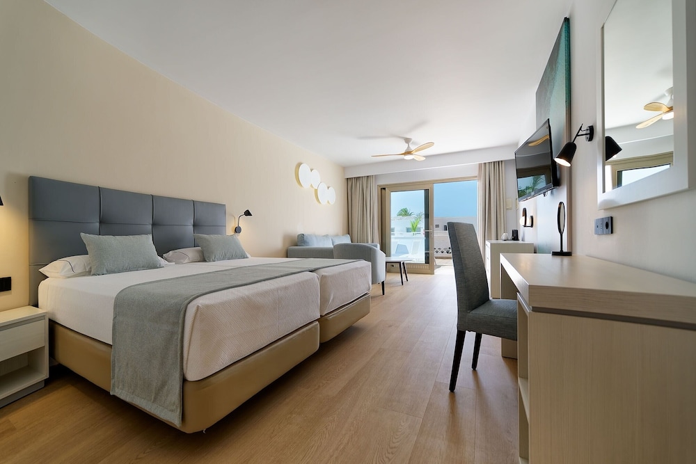 Hotel Las Costas 16/65