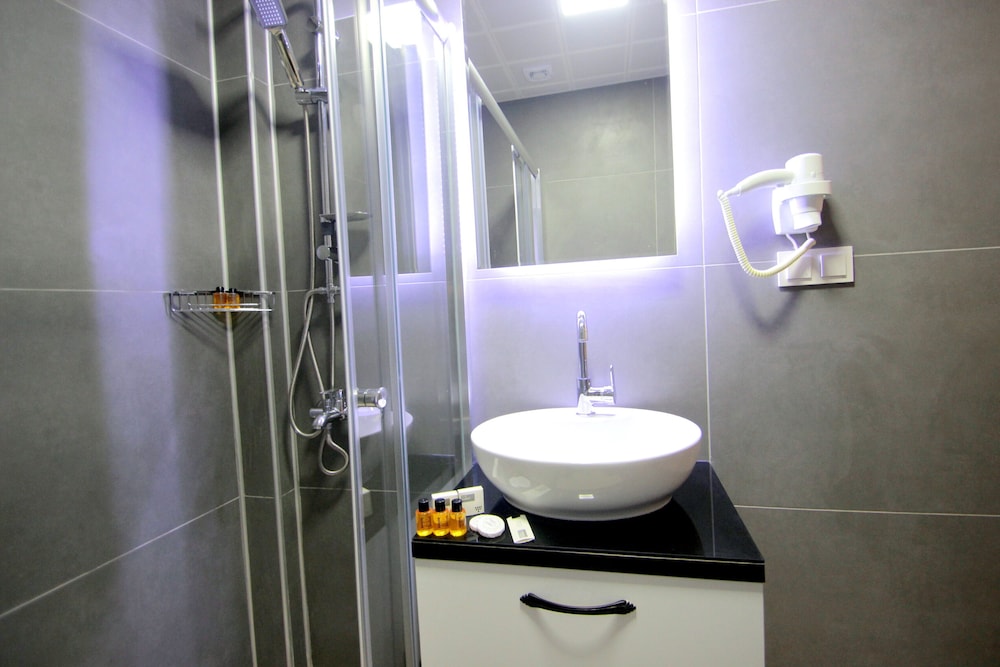Hira Hotel 52/57