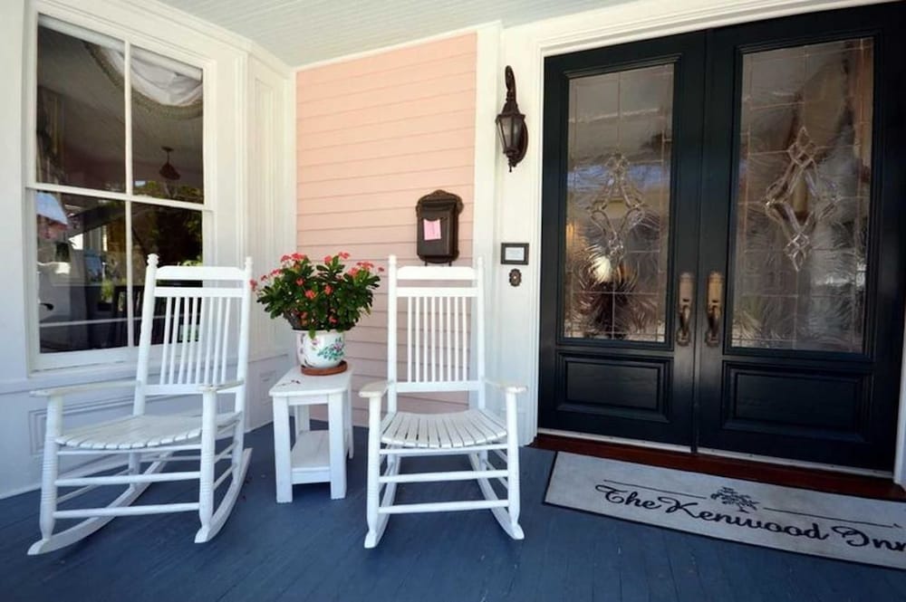 The Kenwood Inn 9/50