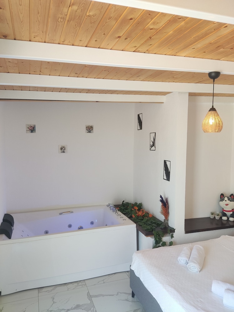 Villa Ay 16/48