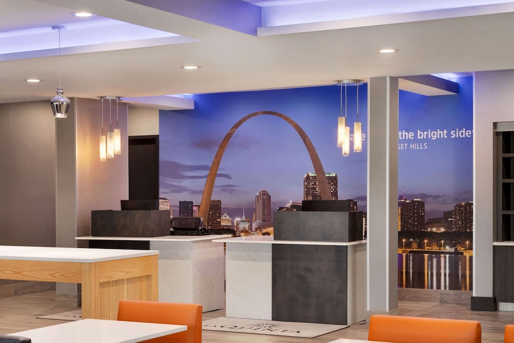 La Quinta Inn & Suites by Wyndham St Louis Route 66 10/47