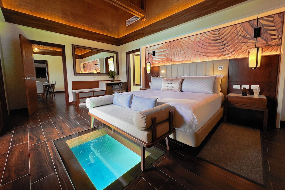 2 Bedrooms, Diamond Club, Overwater, Sunset, Suite, Bungalow, 2 King Beds