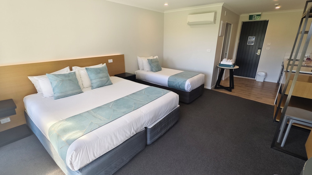 DELUXE, STUDIO, MULTIPLE BEDS, GARDEN VIEW