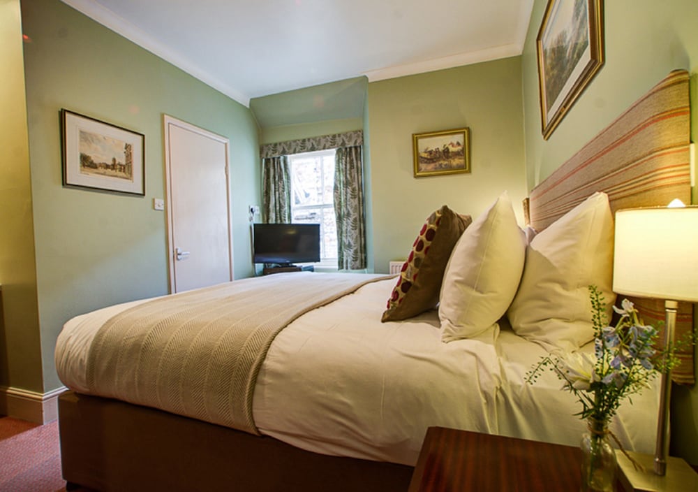THE WHITE HART HOTEL 16/48
