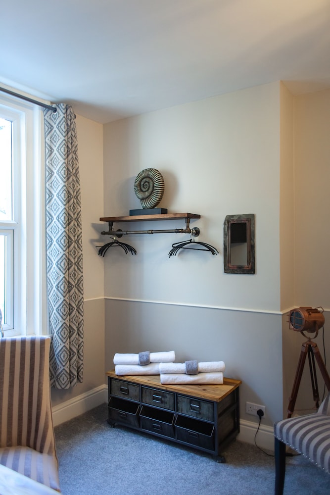 Oaklands Guest House 35/50