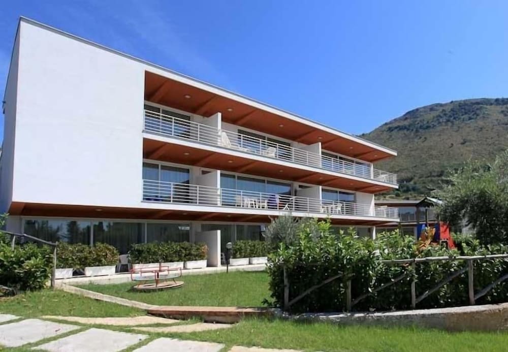 SPORTING CLUB RESORT 4/48