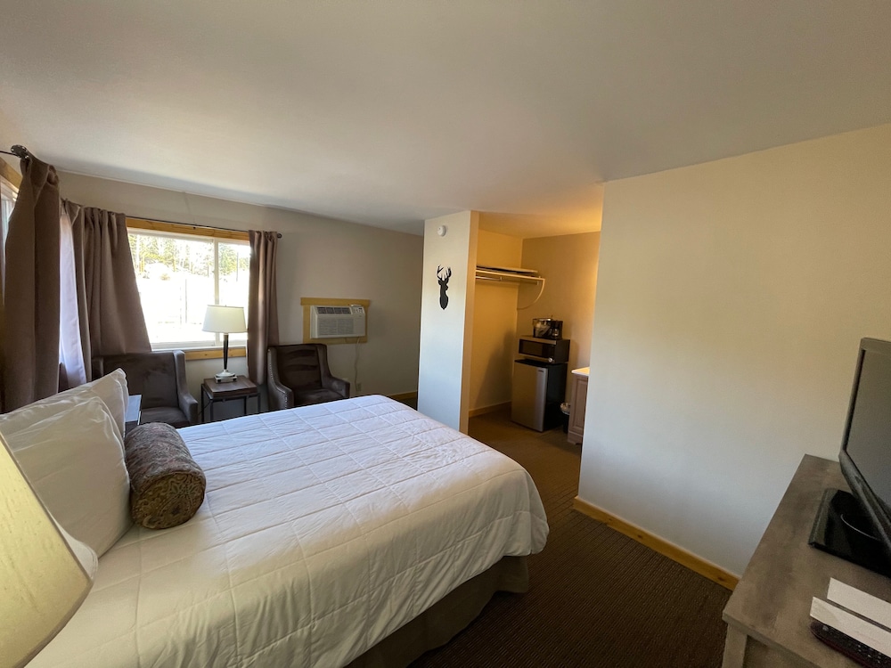 Estes Mountain Inn 20/70