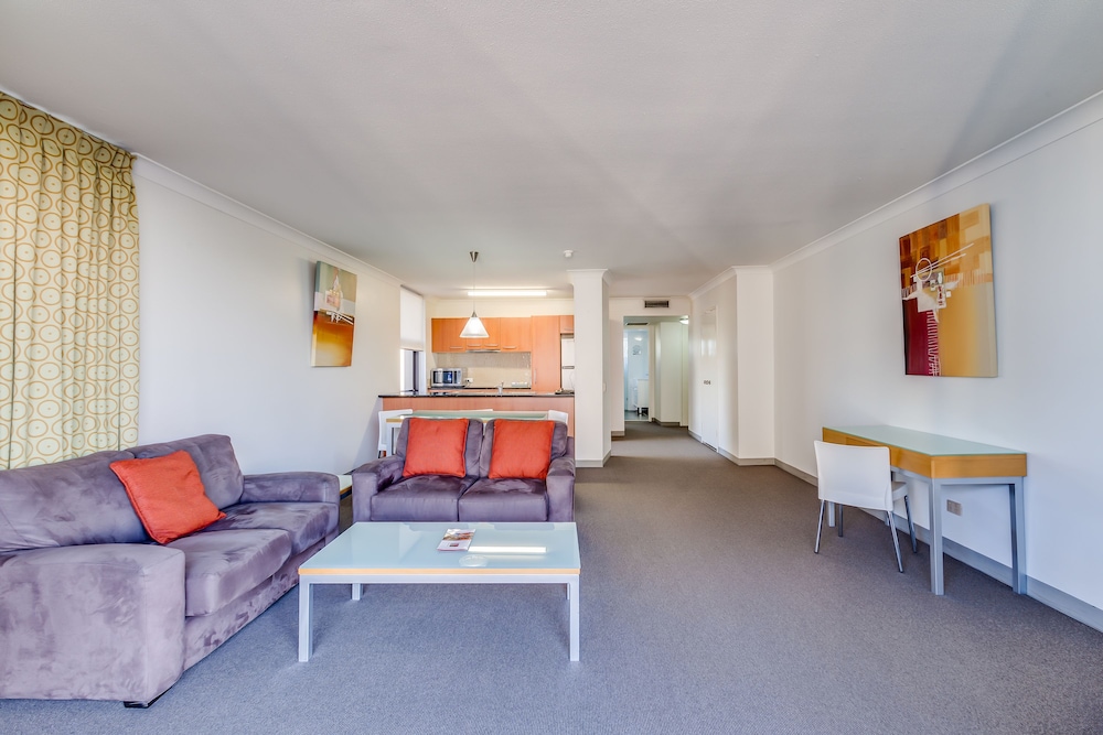 Hillcrest Apartment Hotel 36/49