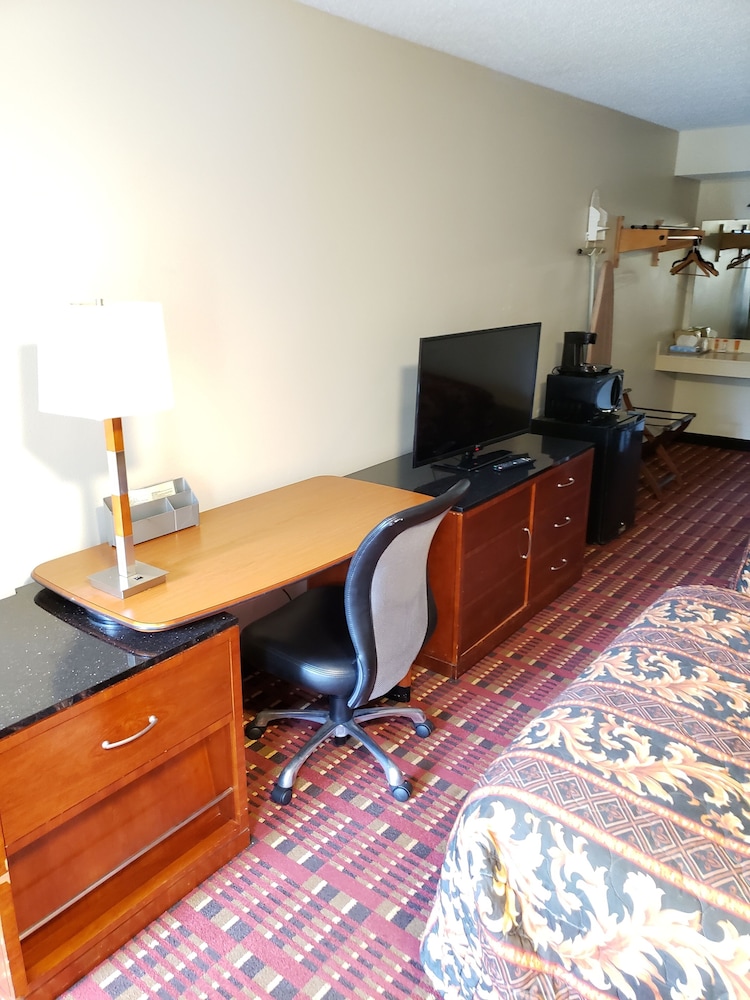Peach Tree Inn 38/48