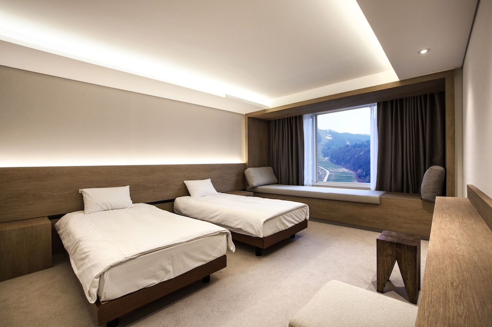 PARK, WATER, SUPERIOR, TWIN BEDS
