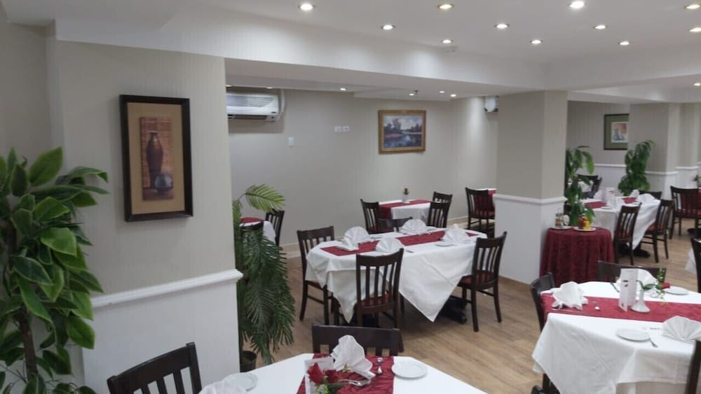 restaurant cafeteria