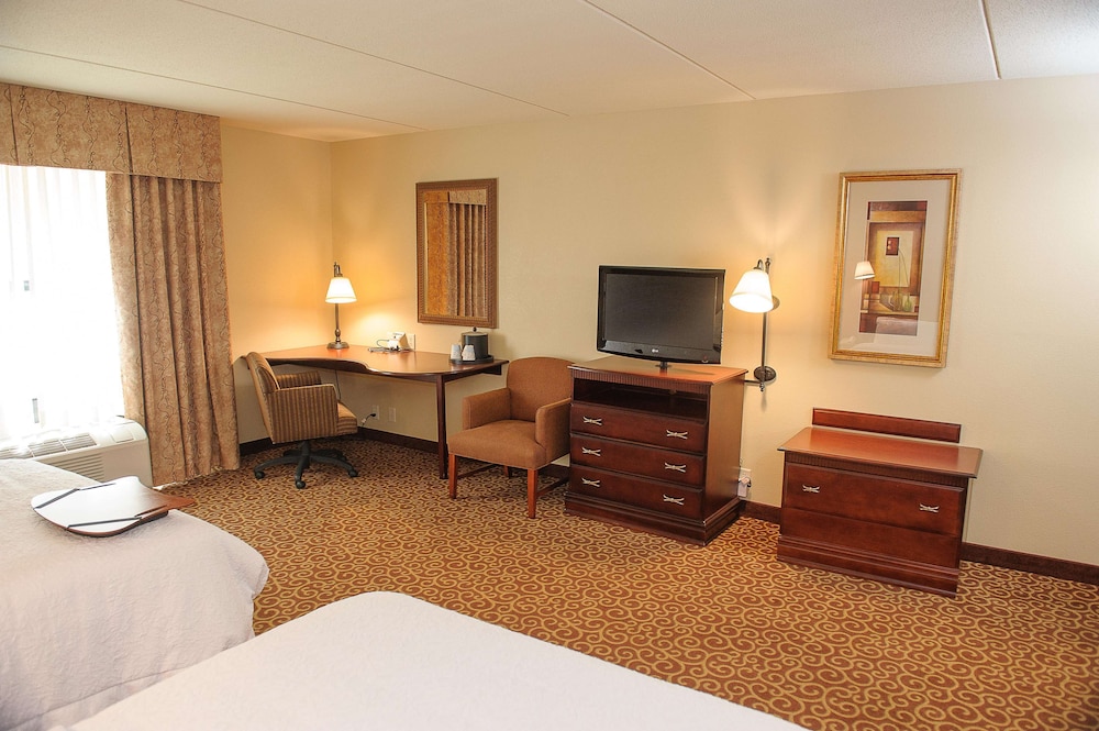 Hampton Inn Suites Brookings 13/37