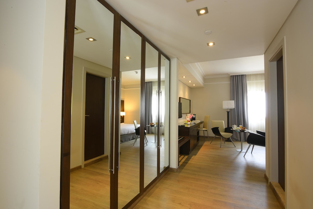 Ramada By Wyndham Downtown Beirut 27/56