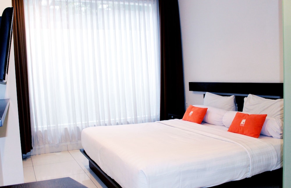 V Hotel Residence 4/15