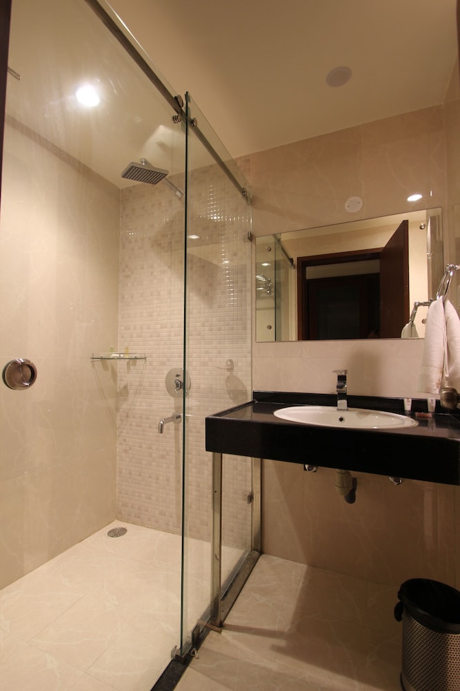 Hotel Hyderabad Grand 42/42