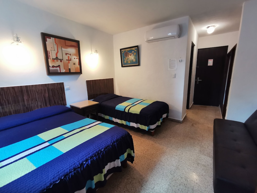 Las Dalias Inn 12/60