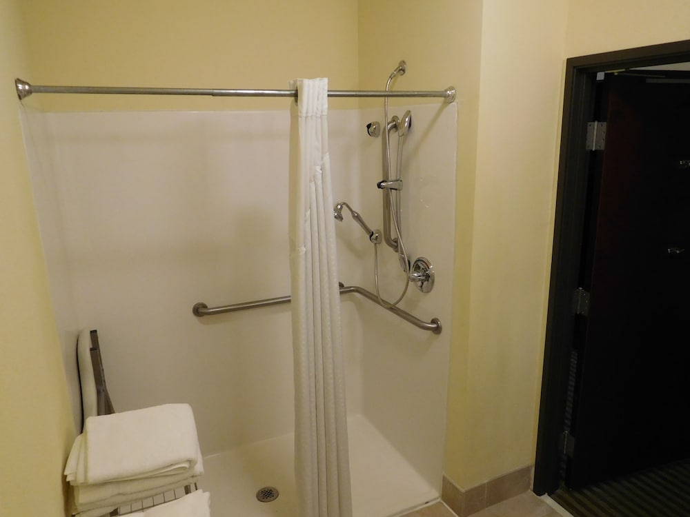 Standard, King Bed, Accessible, Holiday Inn Express Hotel And Suites Ponca City 5/5