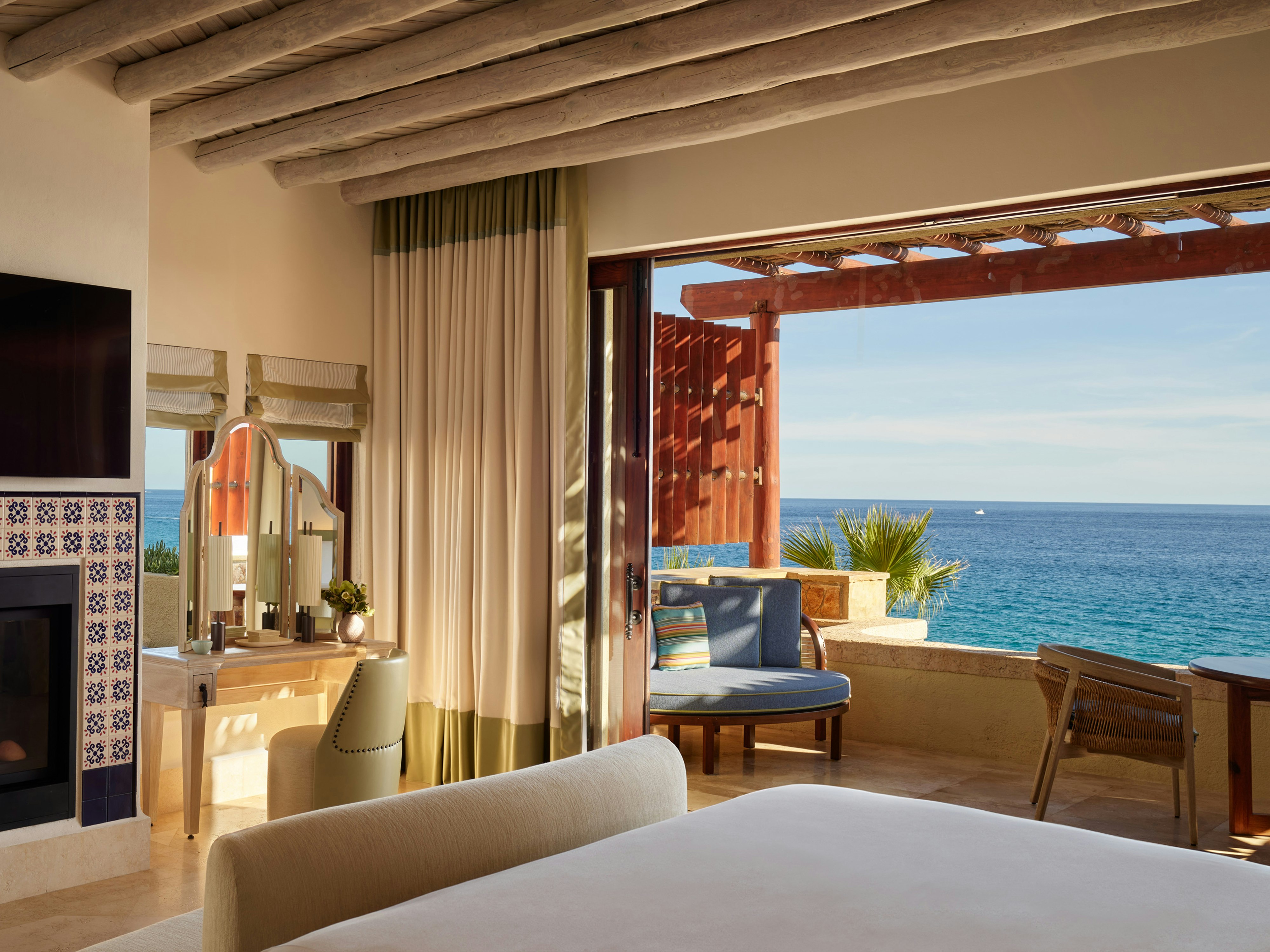 JUNIOR SUITE, KING BED, WITH VIEW
