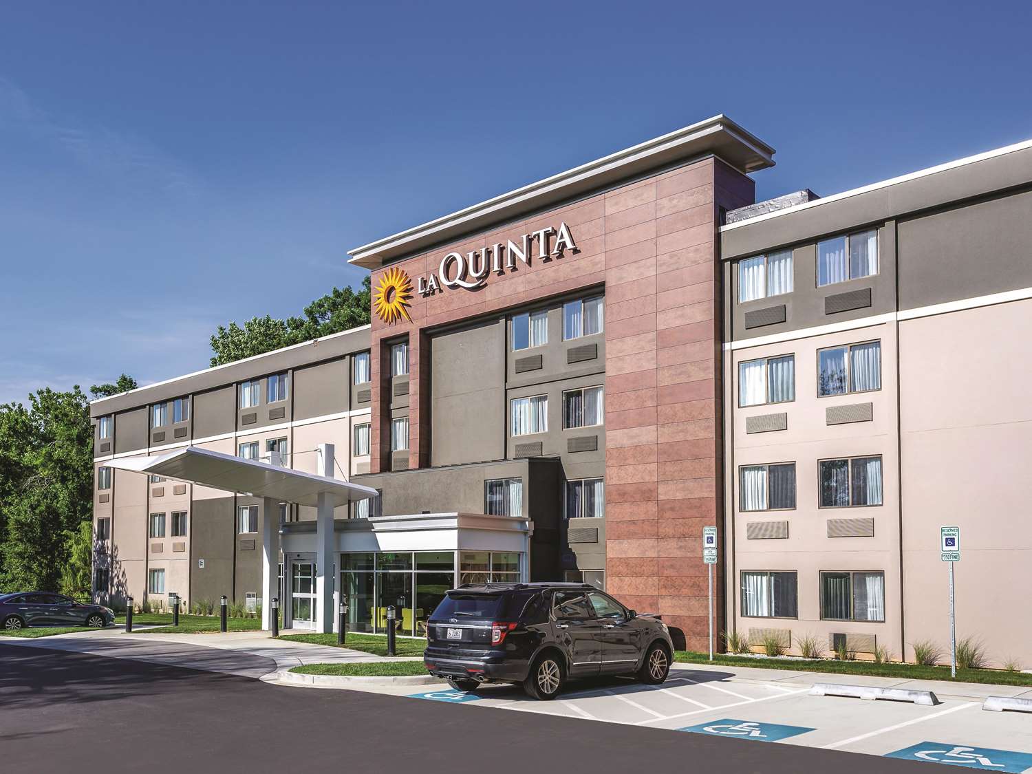 La Quinta Inn & Suites by Wyndham Columbia / Fort Meade 21/27
