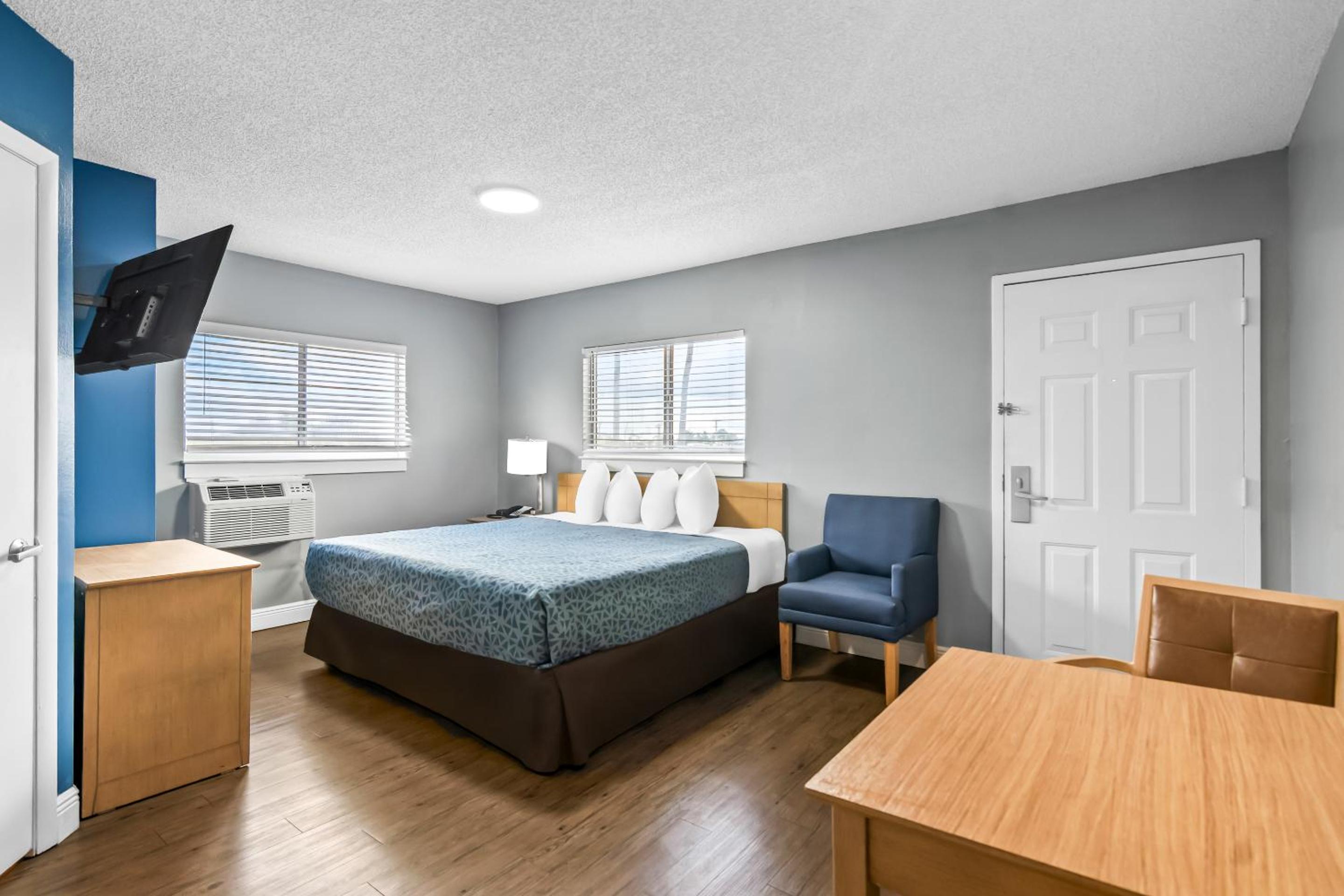 Efficiency, King Bed