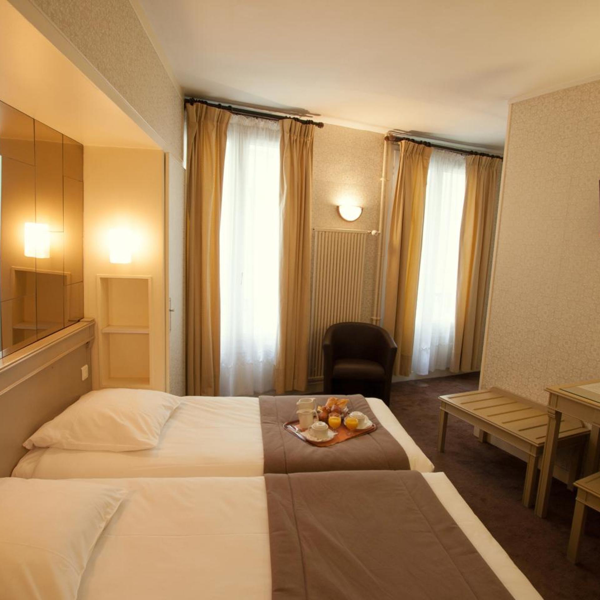 HOTEL EIFFEL KENSINGTON 10/52