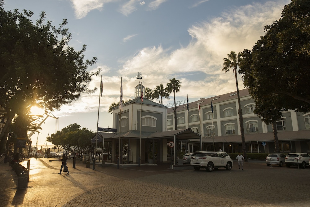 The Victoria & Alfred Hotel 40/50