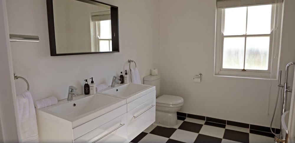 House, 1 Queen and 1 Single Bed، River Bend Lodge 7/9