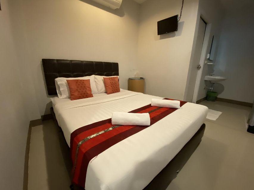 Economy, Queen Bed