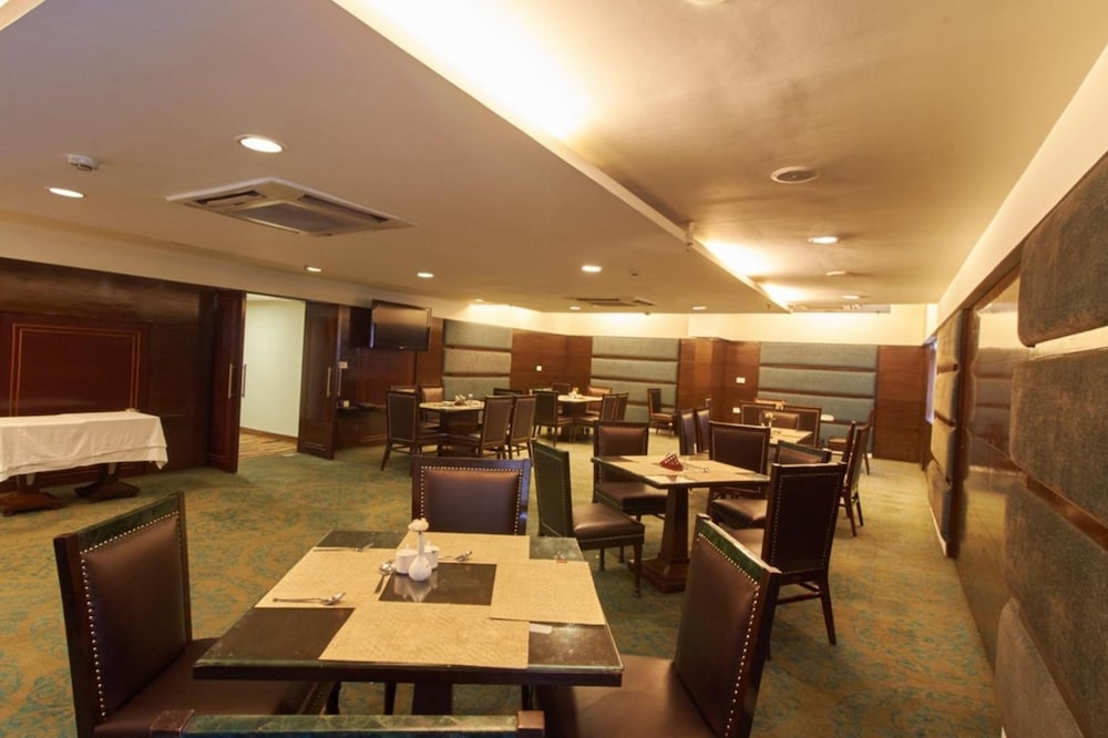 RNB SELECT BANJARA HILLS 40/45