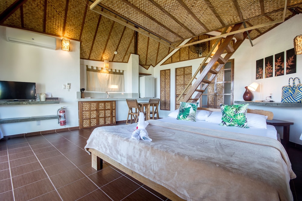 Cliff, Bungalow, Futon Bed, King Bed، Ralphs Place 2/3