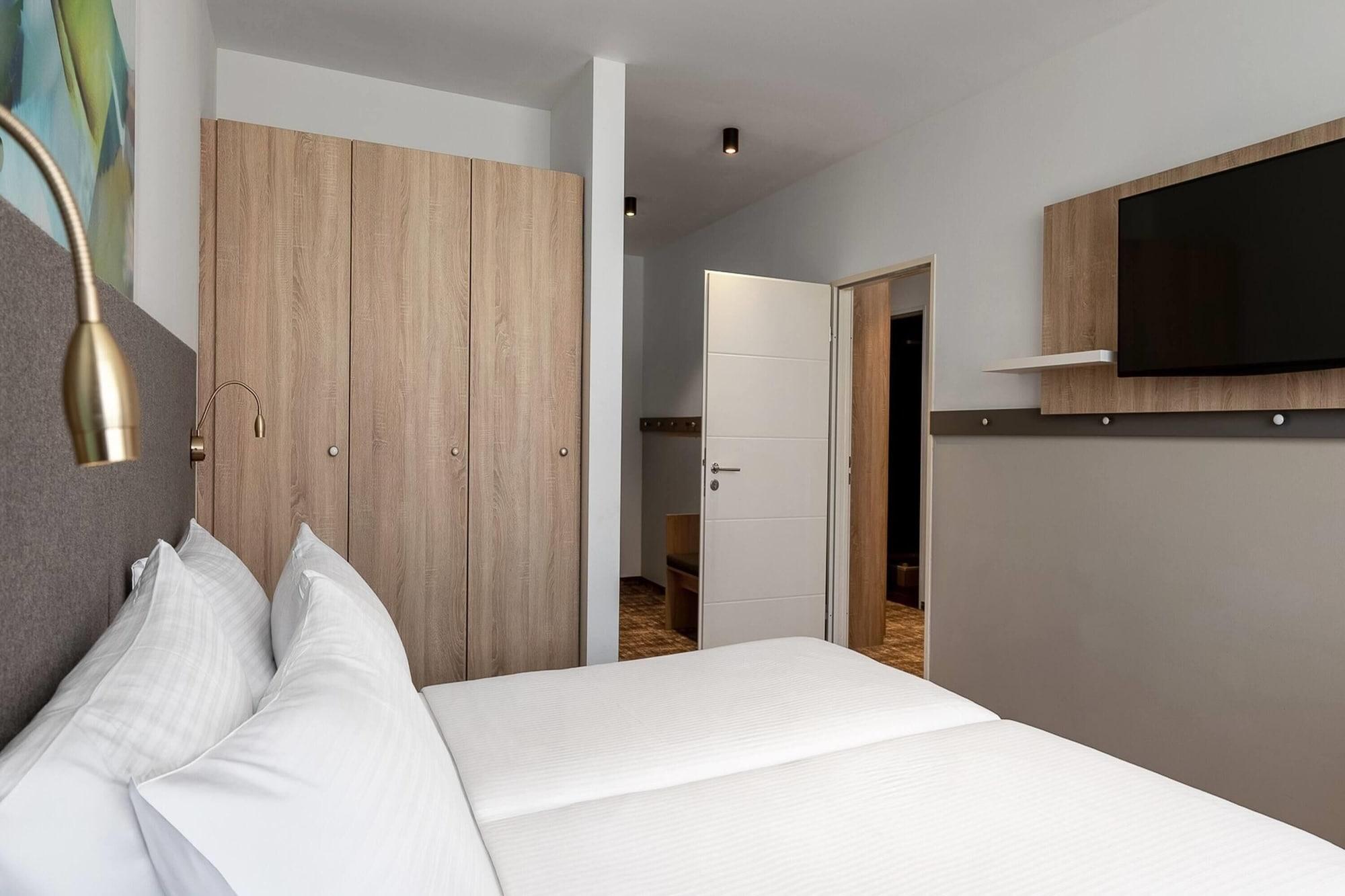 Family, Multiple Beds