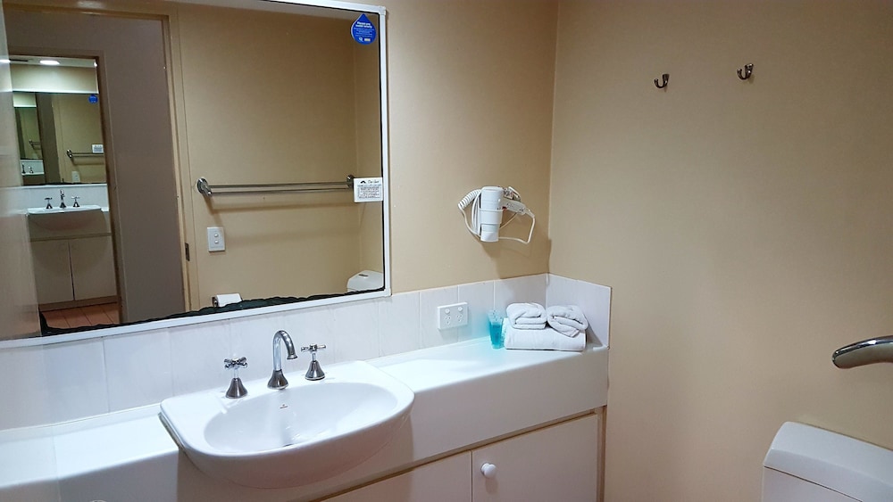 غرفة ثلاثية بسرير مزدوج وسرير فردي، Outrigger Resort 9/9