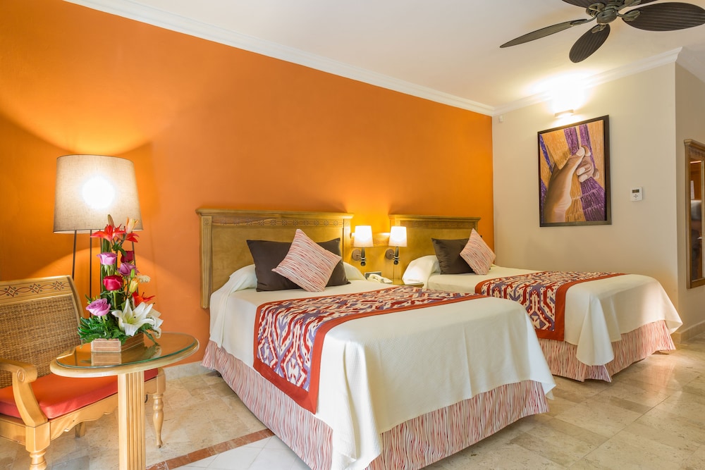 Grand Palladium Colonial Resort Spa All Inclusive 14/47