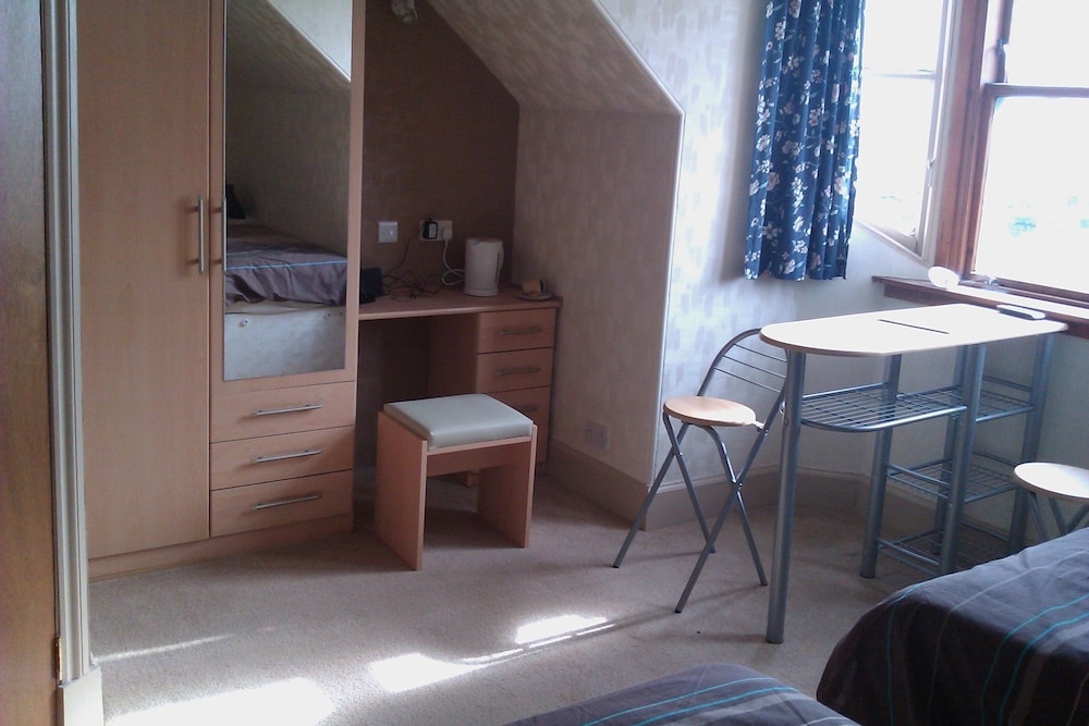 Harbour House B B 16/22