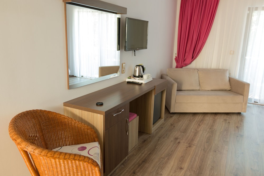 Eden Pyara Hotel Turunc 89/106