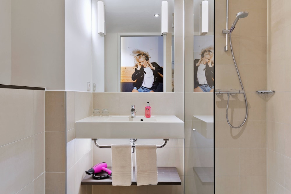 Moxy Amsterdam Houthavens 7/58
