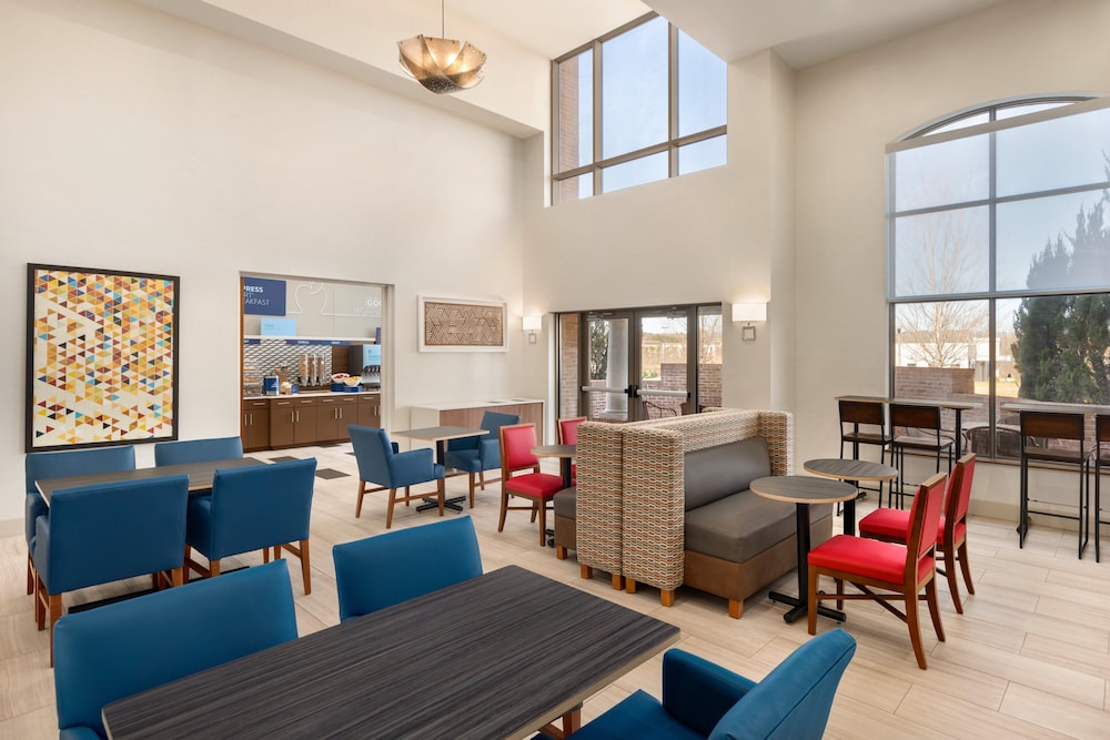 Holiday Inn Express Hotel Suites Opelika Auburn 56/71
