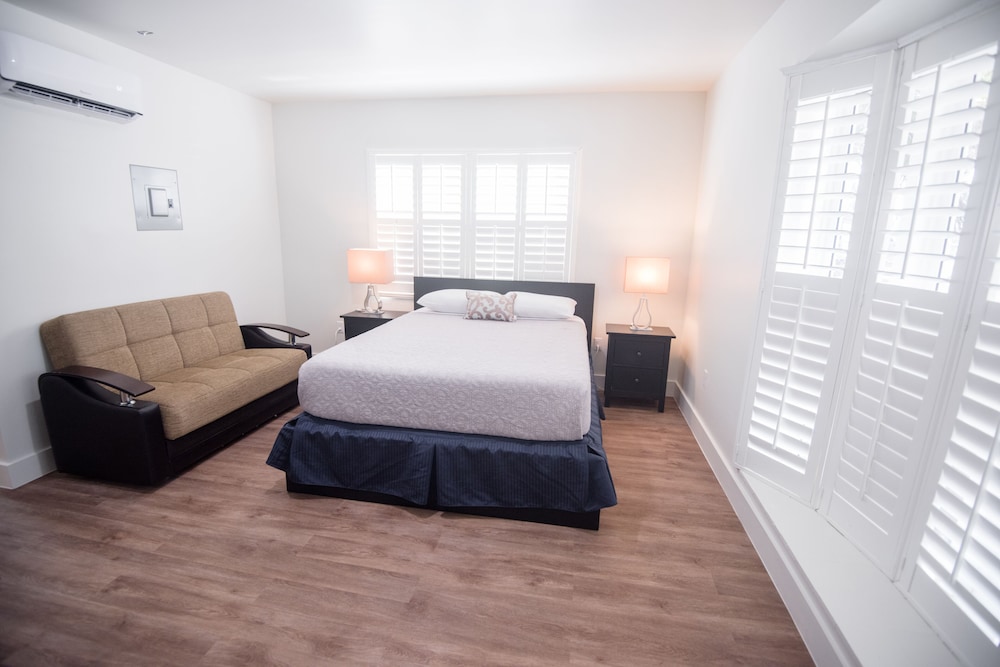 DELUXE, QUEEN BED