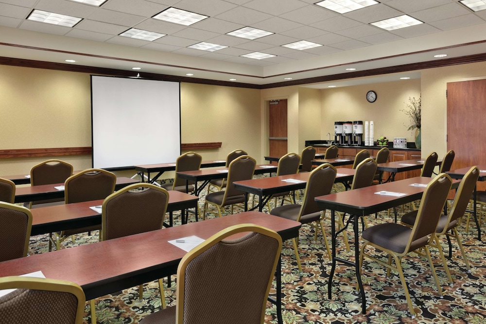Hampton Inn and Suites Enid 42/50
