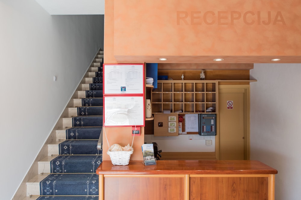 Hotel Krilo 15/71