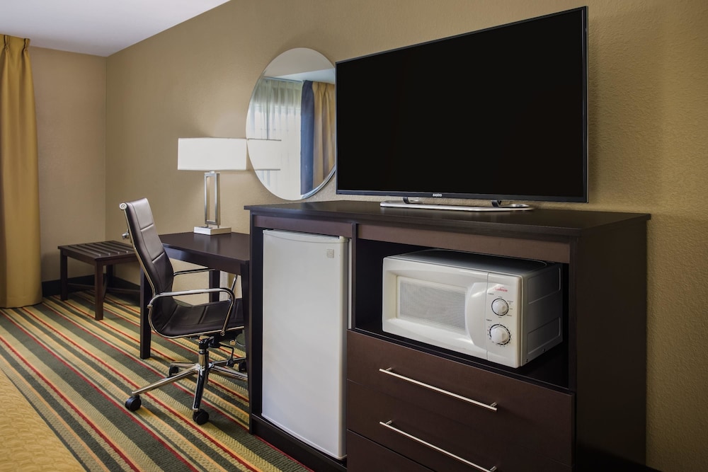 Super 8 by Wyndham Paragould 26/50