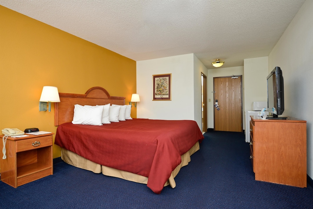 Baymont by Wyndham Albany, KY 9/34