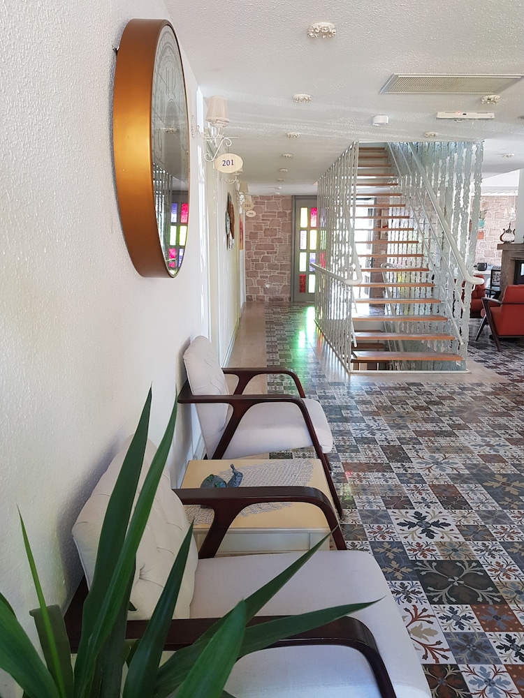 Cunda Fora Hotel 40/50