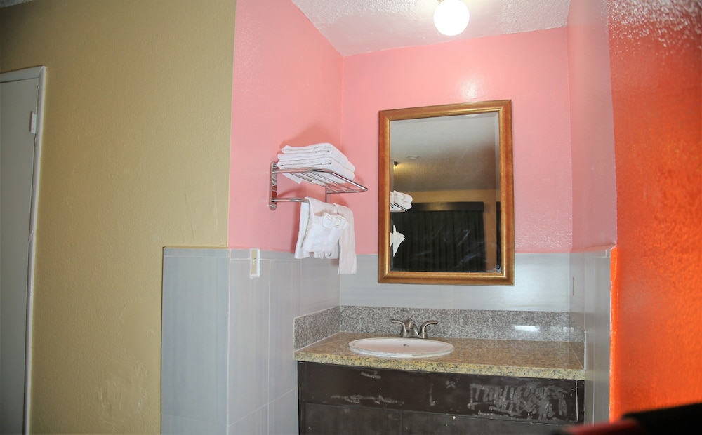 4 Star Motel 32/35