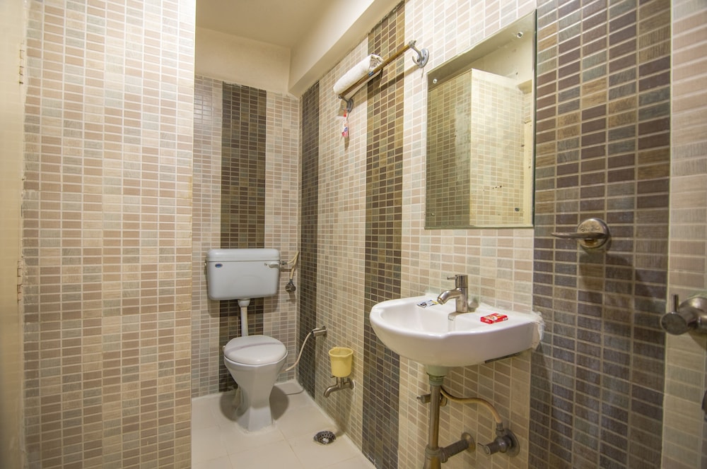 HOTEL MORYA REGENCY 25/27