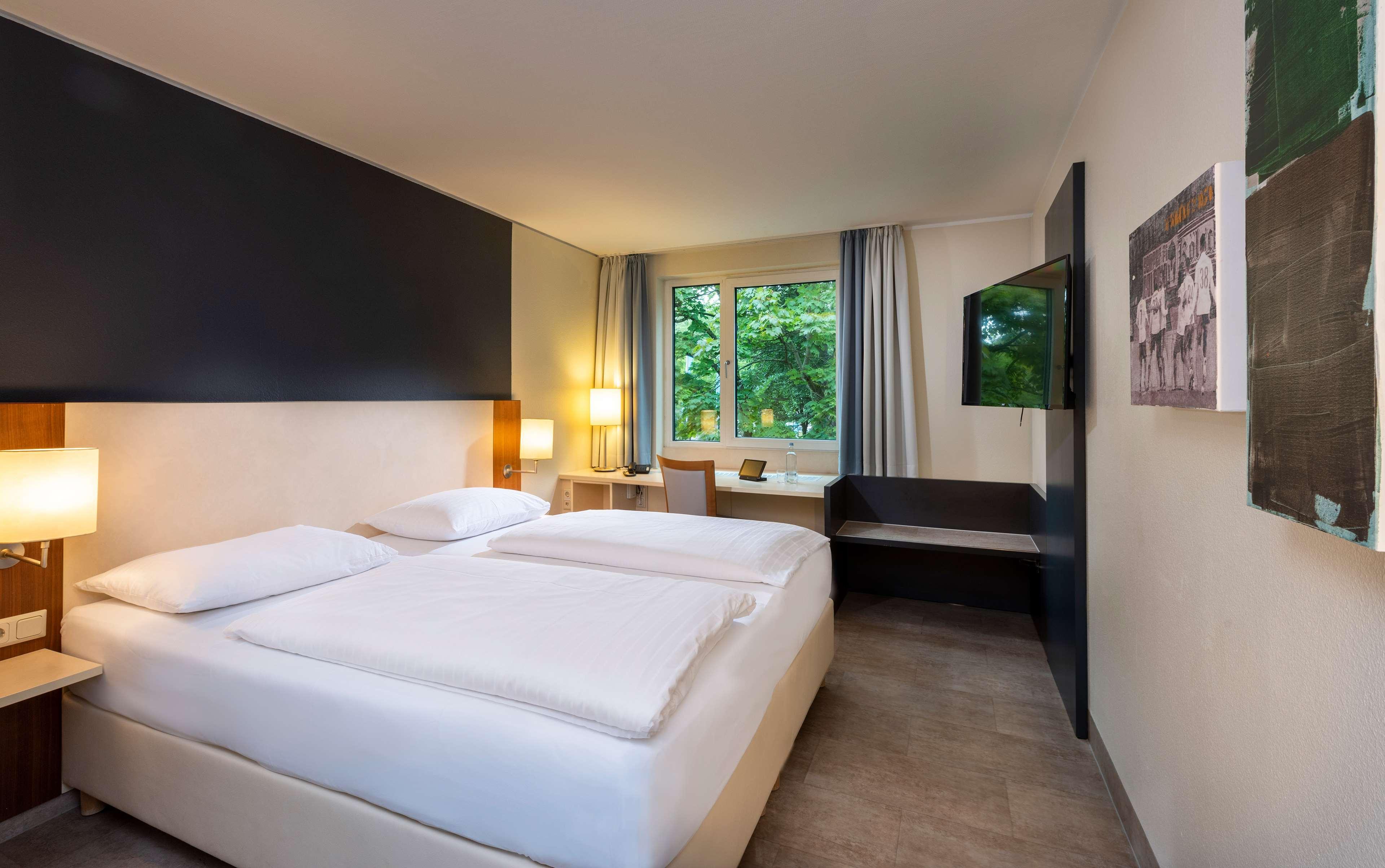 Essential, Single, Queen Bed